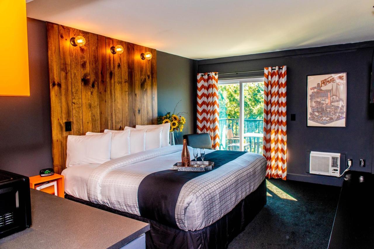 Uptown Hotel St Pete เซนต์ปีเตอร์สเบิร์ก ภายนอก รูปภาพ